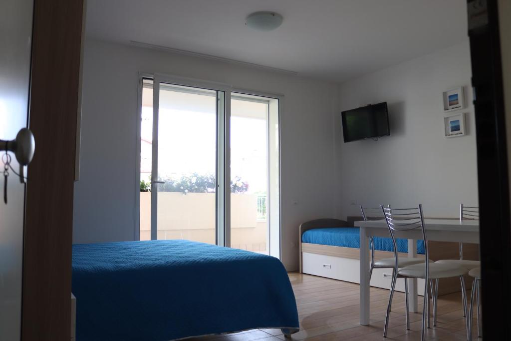 A television and/or entertainment centre at Antares