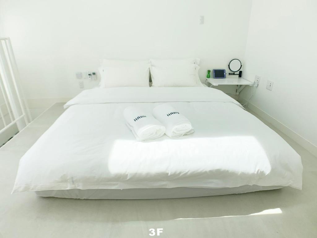 Кровать или кровати в номере HAKU HOTEL