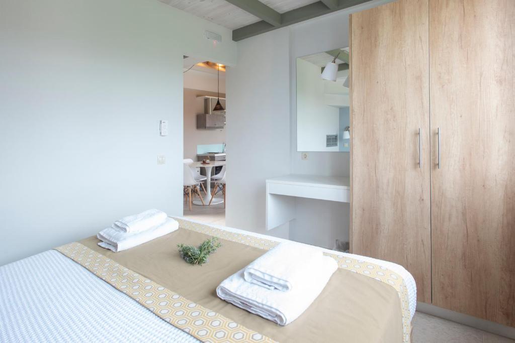 Posteľ alebo postele v izbe v ubytovaní Kotroni Villas