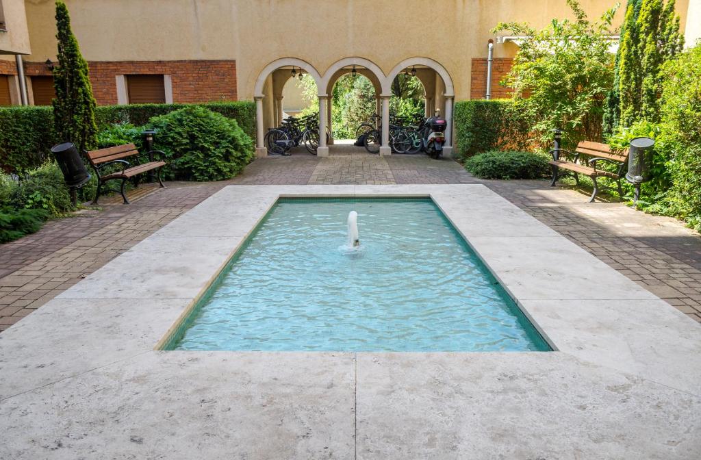Bazén v ubytovaní TUSCANY GARDEN-Free PARKING-Balcony-AC- Elevator alebo v jeho blízkosti