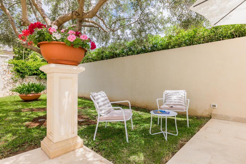 A garden outside Villa Raphael