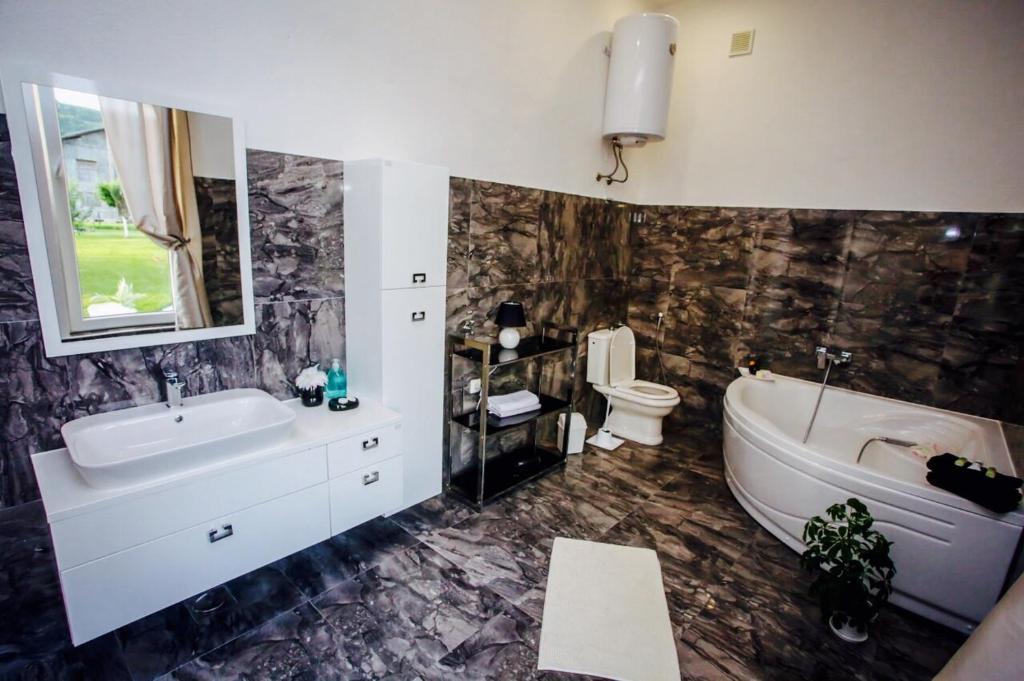 Ванна кімната в Villa Una Dalia