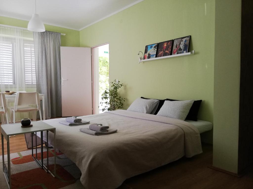 A bed or beds in a room at Apartment Jazz