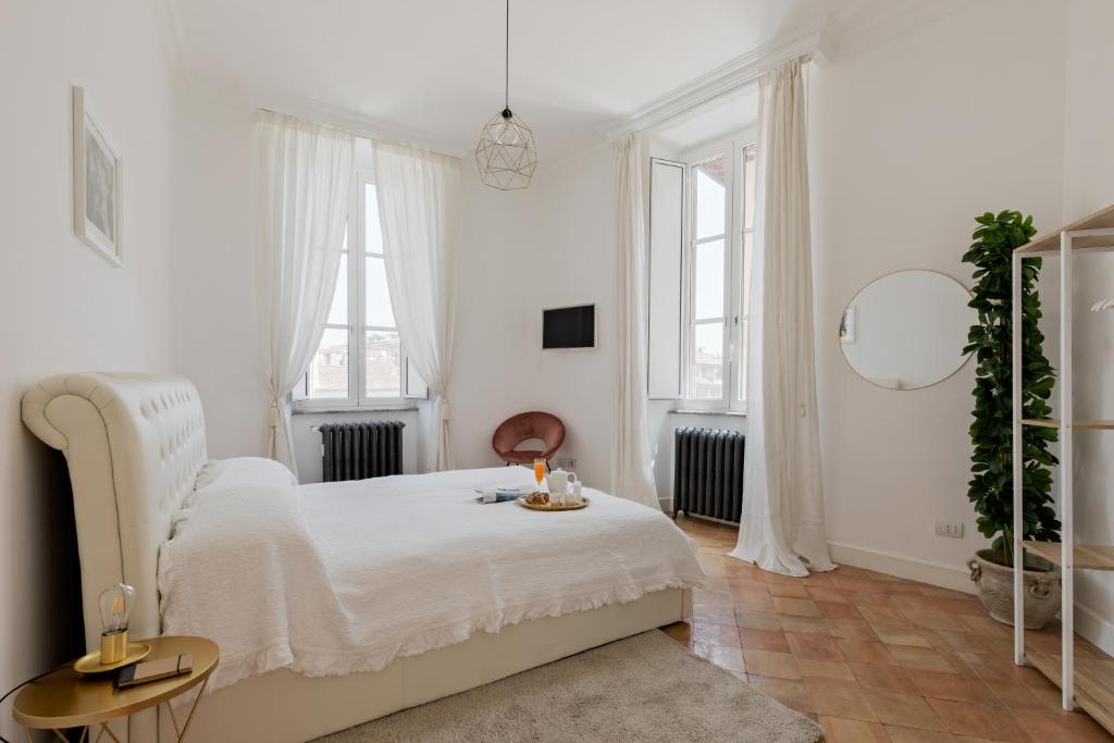 Postel nebo postele na pokoji v ubytování Presidential Penthouse Navona