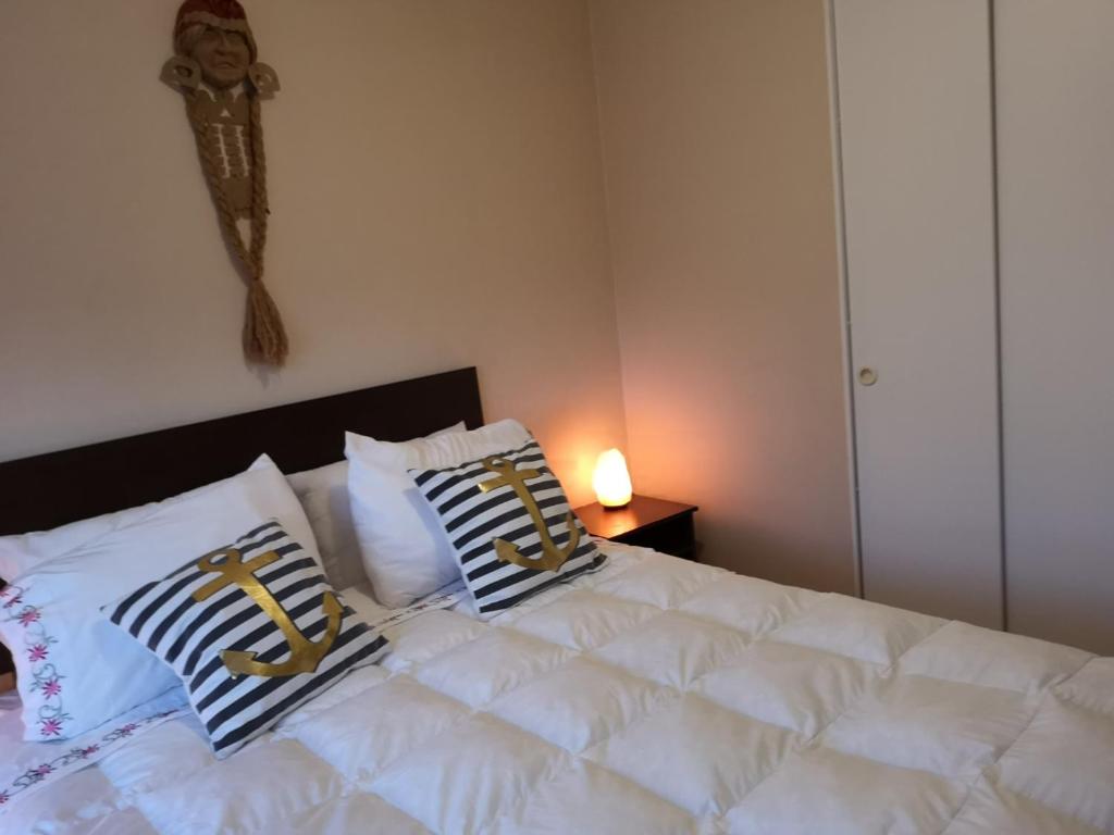 a white bed with two pillows on top of it at Condominio Reino de Italia, Serena in La Serena