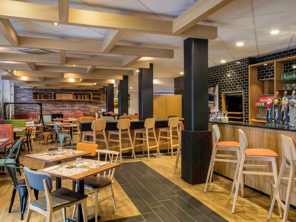 ibis Lille Roubaix Centre Grand-Place tesisinde bir restoran veya yemek mekanı