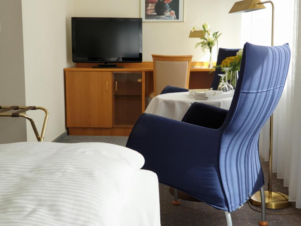 TV a/nebo společenská místnost v ubytování Hotel Rheinland