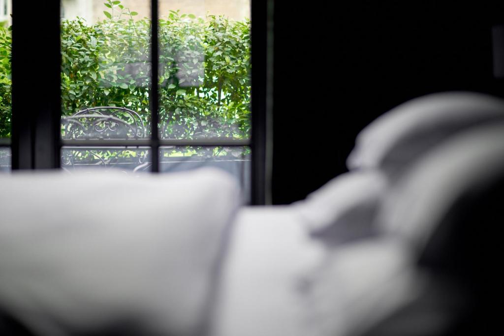 Postel nebo postele na pokoji v ubytování Hotel Odette en Ville