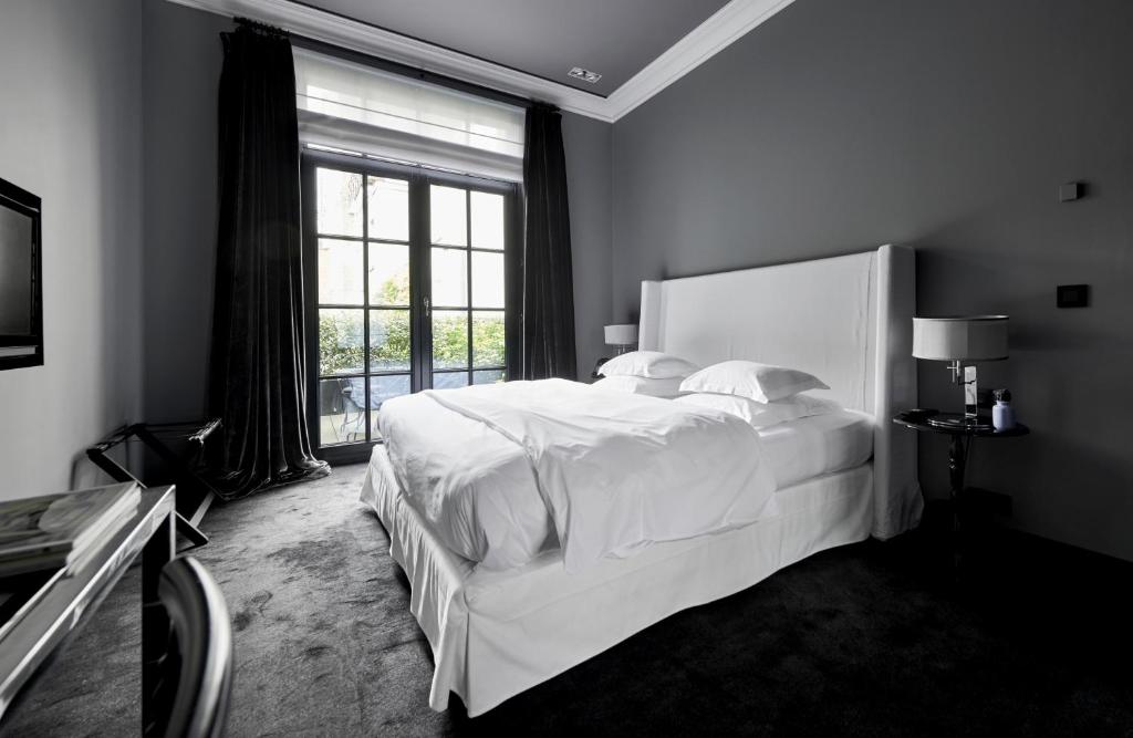 Postel nebo postele na pokoji v ubytování Hotel Odette en Ville