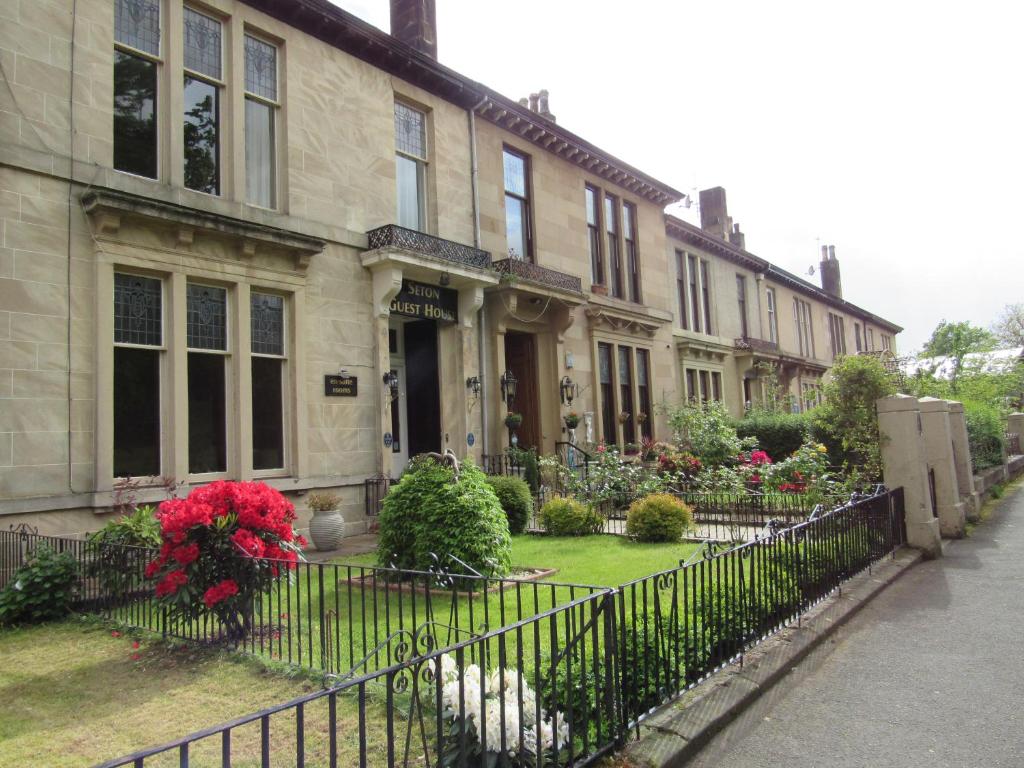 
a house with a garden and a large window at Seton Guest House in Glasgow
