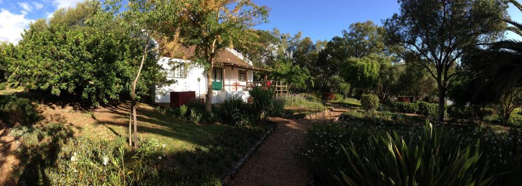 a house in the middle of a garden at Mooi Bly in Paarl