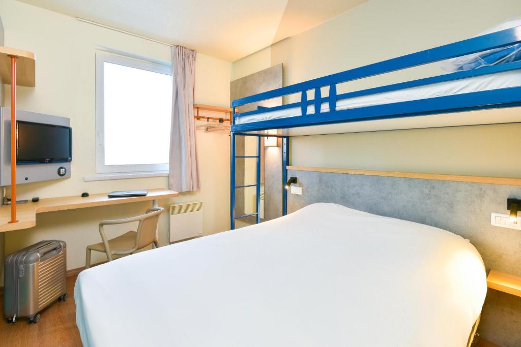 Postel nebo postele na pokoji v ubytování ibis Budget Charleroi Airport