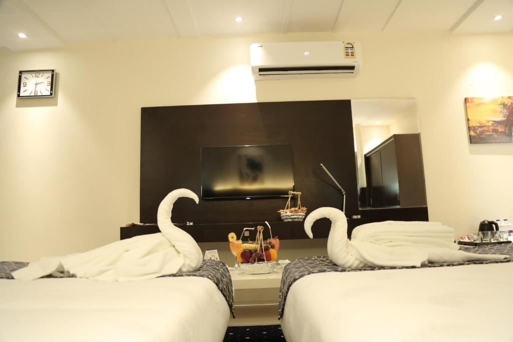 Postel nebo postele na pokoji v ubytování Lamar Al Bawadi Hotel