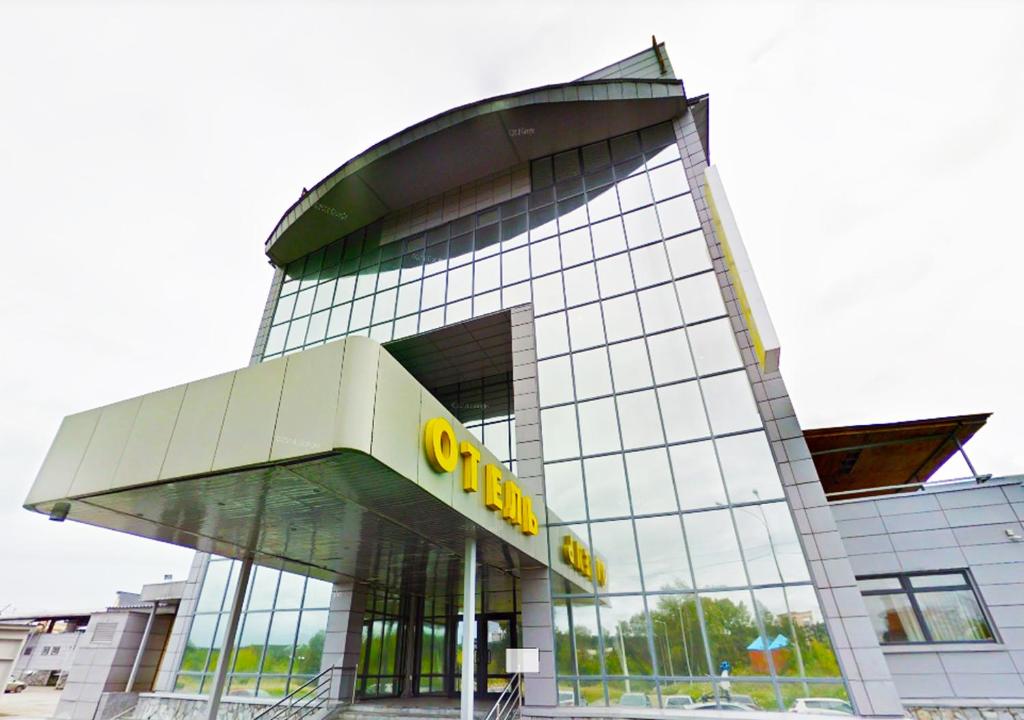 Katta kokrakli yalangoch kalta qizlar