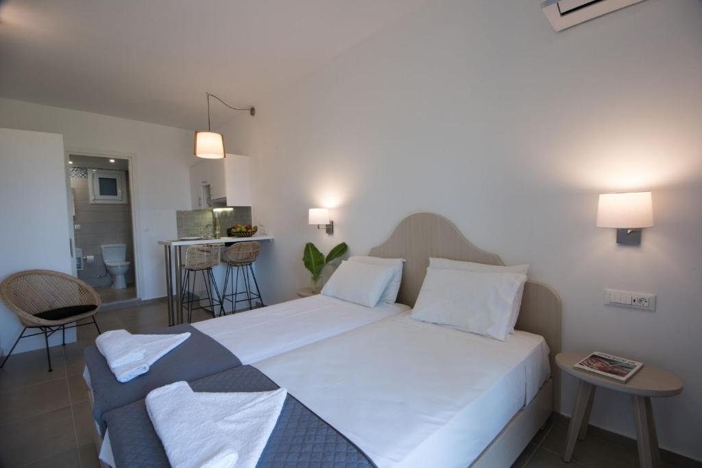 Letto o letti in una camera di Mirabella Apartments