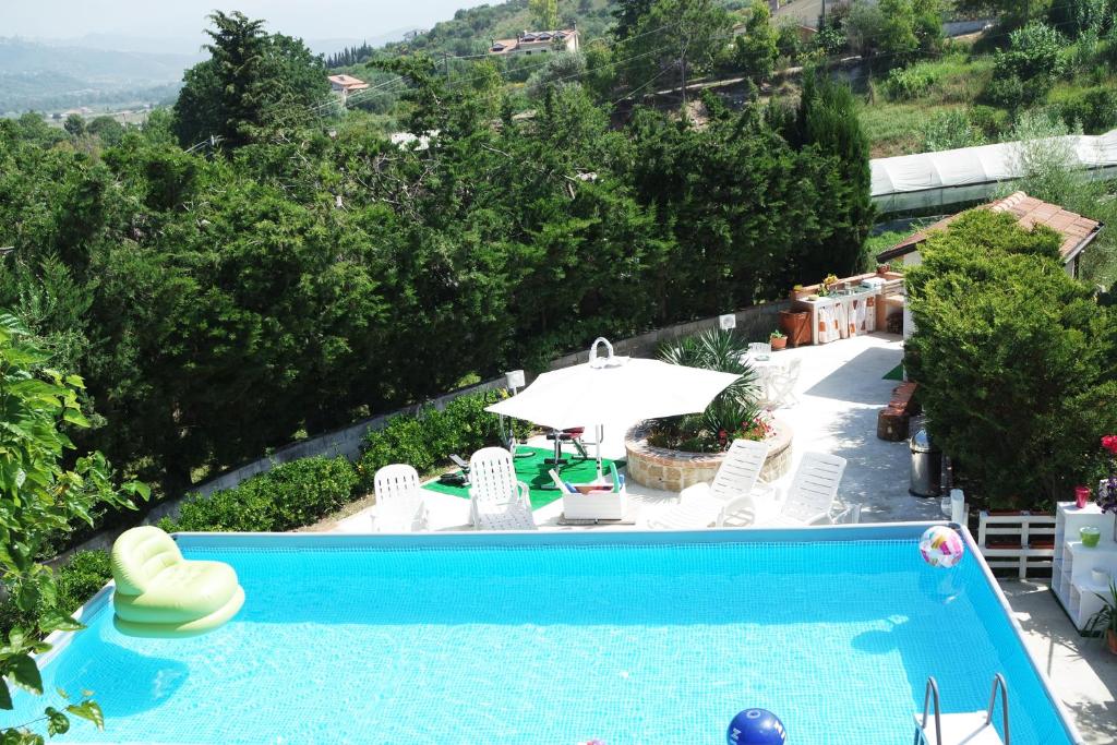 Basen w obiekcie Casa Elena lub w pobliżu