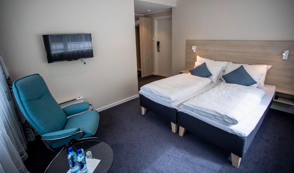 Postel nebo postele na pokoji v ubytování Lærdal Hotel