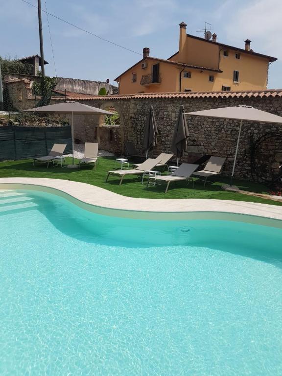 Bazén v ubytování B&B Agorà nebo v jeho okolí