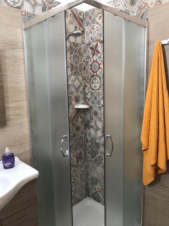 Bilik mandi di B&B "Sara"