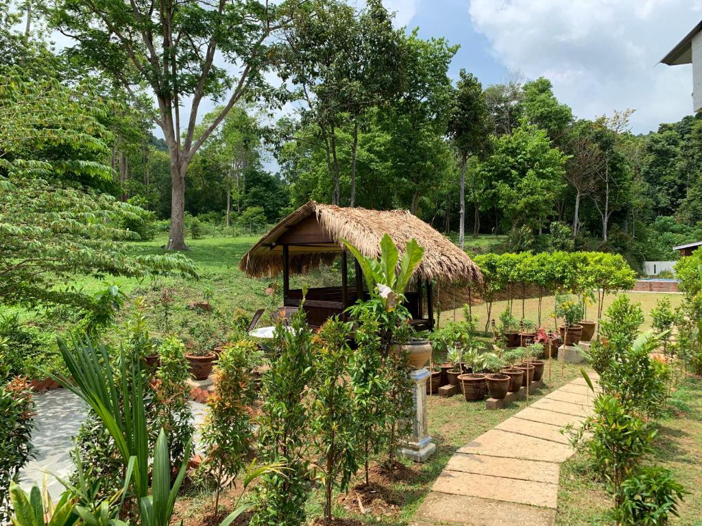 Zahrada ubytování Hujung Kampung Resort