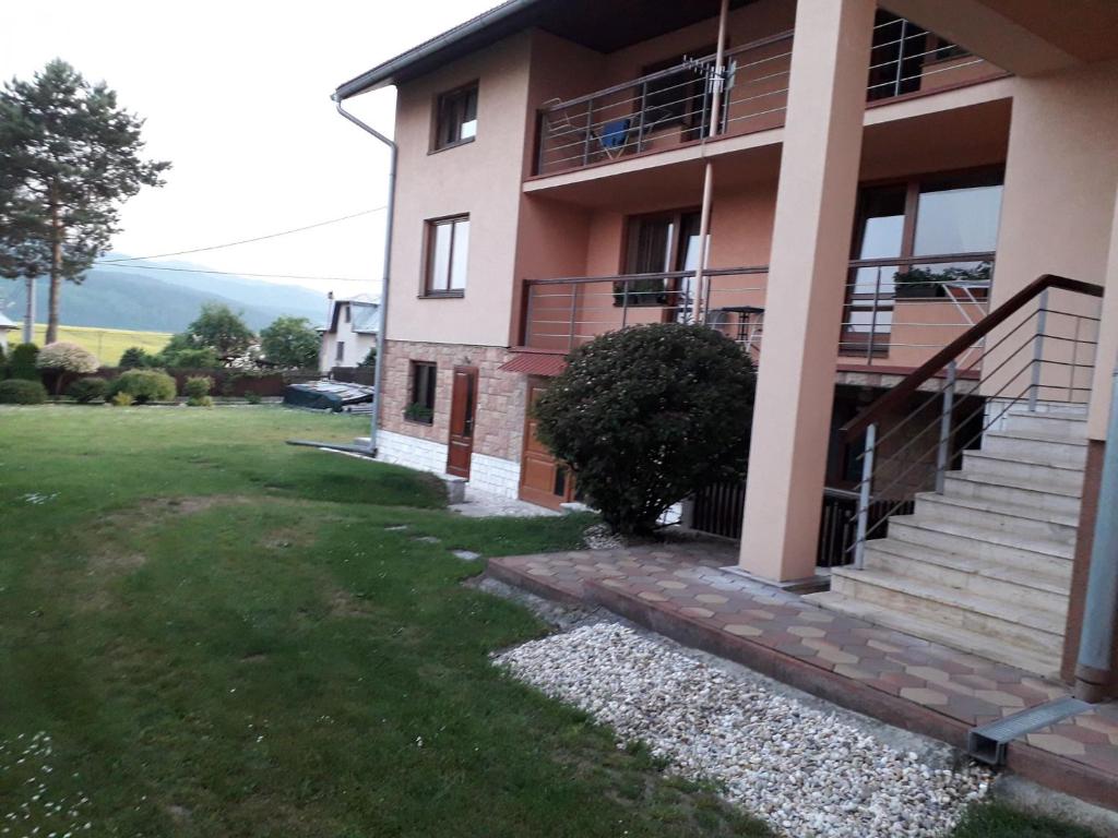 Budova, v ktorej sa apartmán nachádza