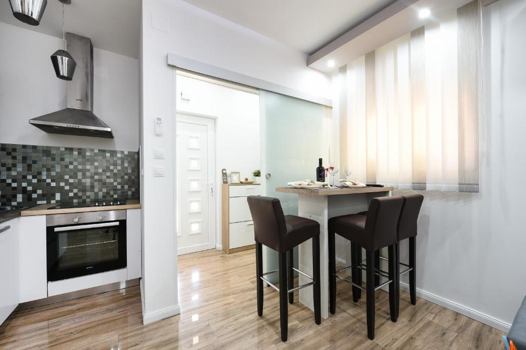 Kuchyňa alebo kuchynka v ubytovaní Shine apartment Zadar