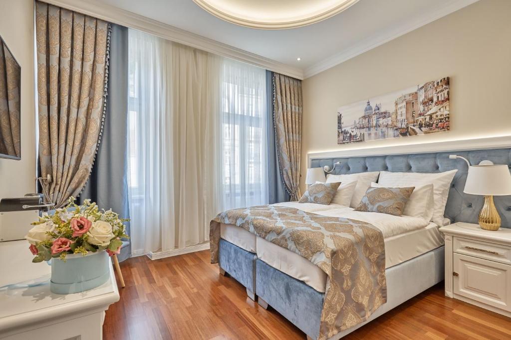 Voodi või voodid majutusasutuse Golden Key Boutique Hotel toas