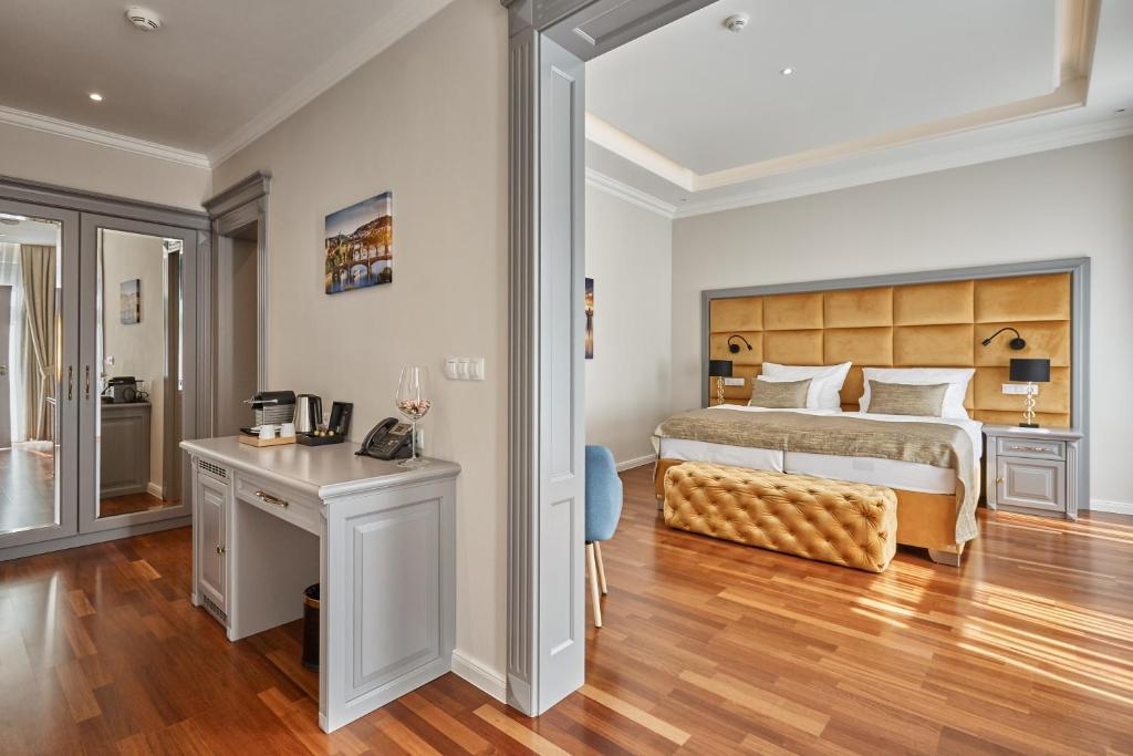 Voodi või voodid majutusasutuse Golden Key Boutique Hotel toas