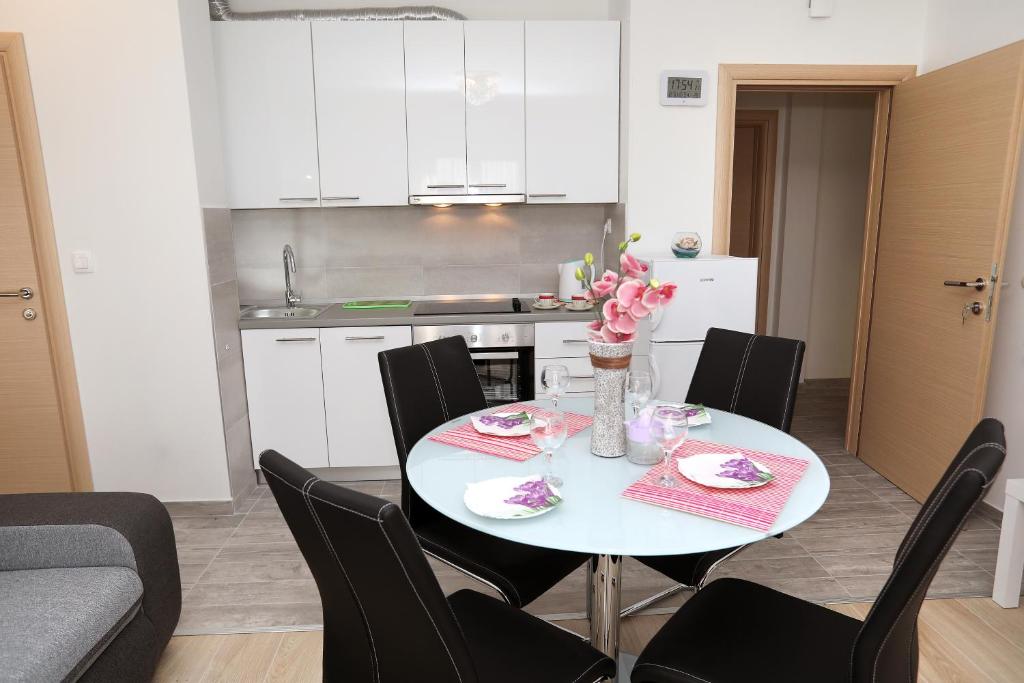 Kuchyň nebo kuchyňský kout v ubytování Bridgeview apartment