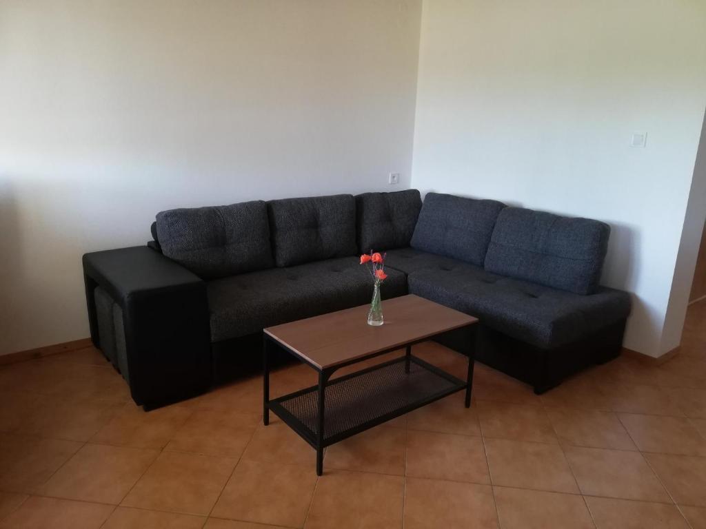 Część wypoczynkowa w obiekcie Apartmán s vinným sklepem Four Grapes
