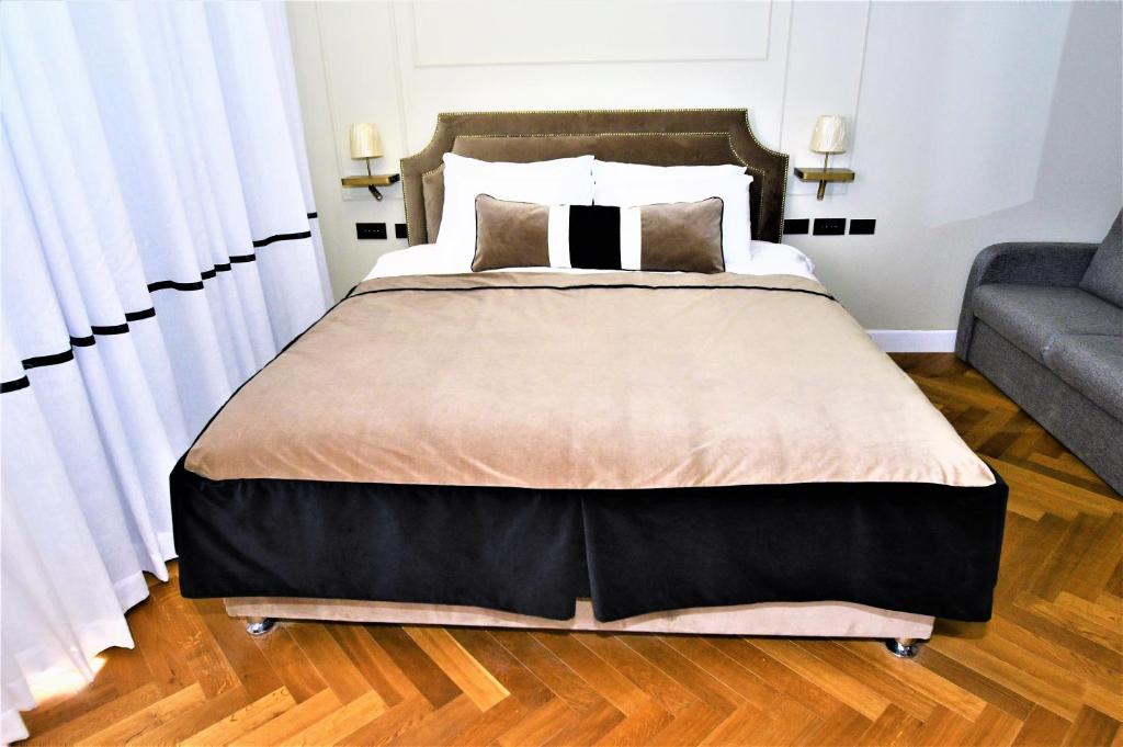 Postel nebo postele na pokoji v ubytování Jaffo Tel-Aviv King Gallery Boutique Hotel