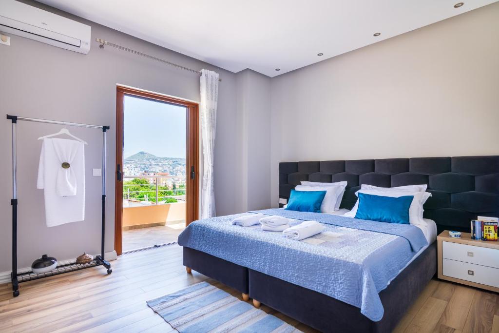 Postel nebo postele na pokoji v ubytování Great Alexander Suites