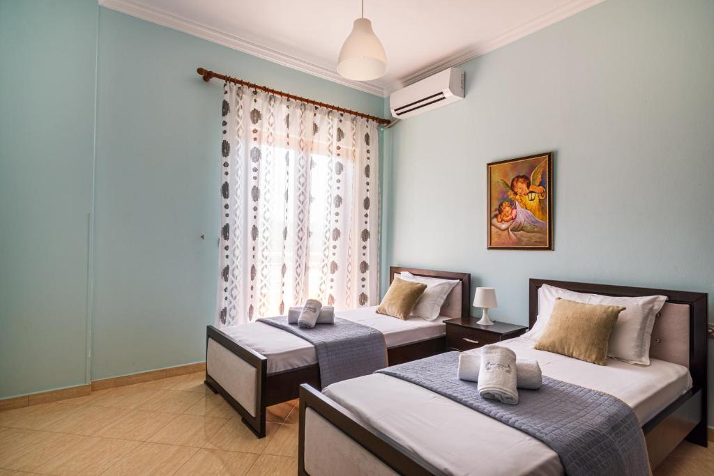 Postel nebo postele na pokoji v ubytování Great Alexander Suites