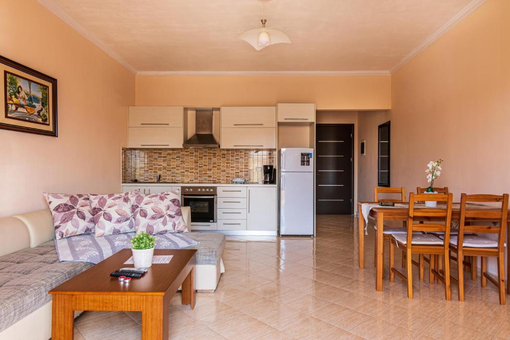 Kuchyň nebo kuchyňský kout v ubytování Great Alexander Suites