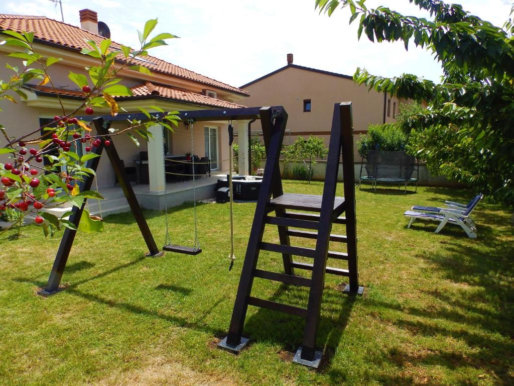 Vonkajšia záhrada v ubytovaní Vacation Home Bokan
