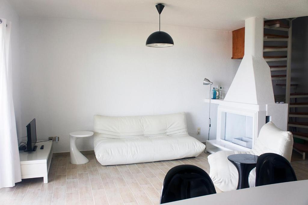 Posezení v ubytování Possidi Aigaiopelagitika 2-floor beach house
