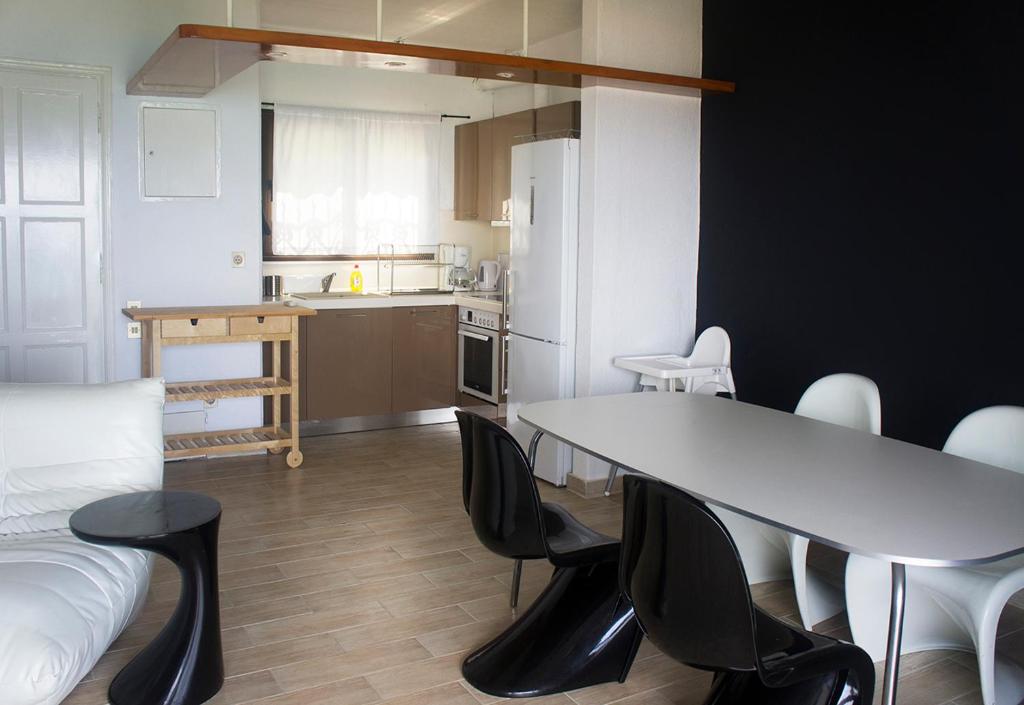 Kuchyň nebo kuchyňský kout v ubytování Possidi Aigaiopelagitika 2-floor beach house