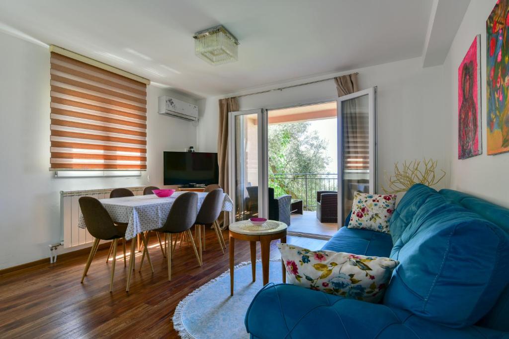 TV a/nebo společenská místnost v ubytování Apartments Kentera LUX