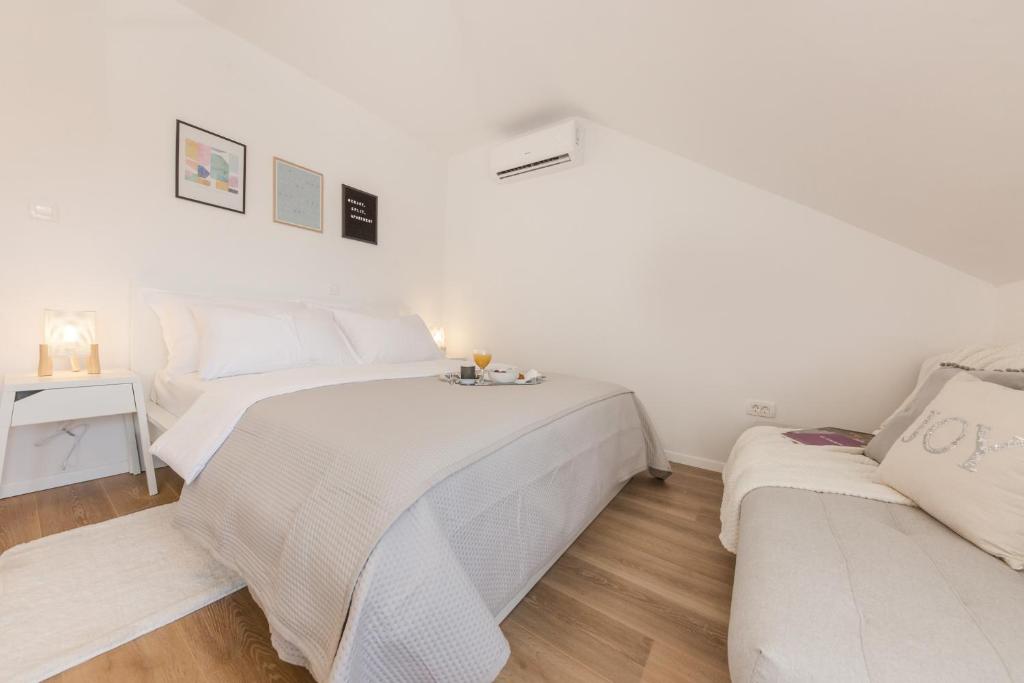 Postel nebo postele na pokoji v ubytování Enjoy Split, new apartment in the center with a private garden