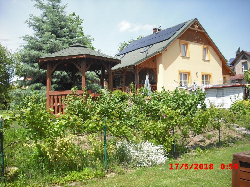 a house with a gazebo in the yard at Pokoje Gościnne HANA in Radków
