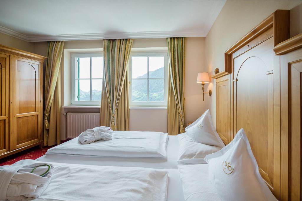Postel nebo postele na pokoji v ubytování Hotel AlpenSchlössl
