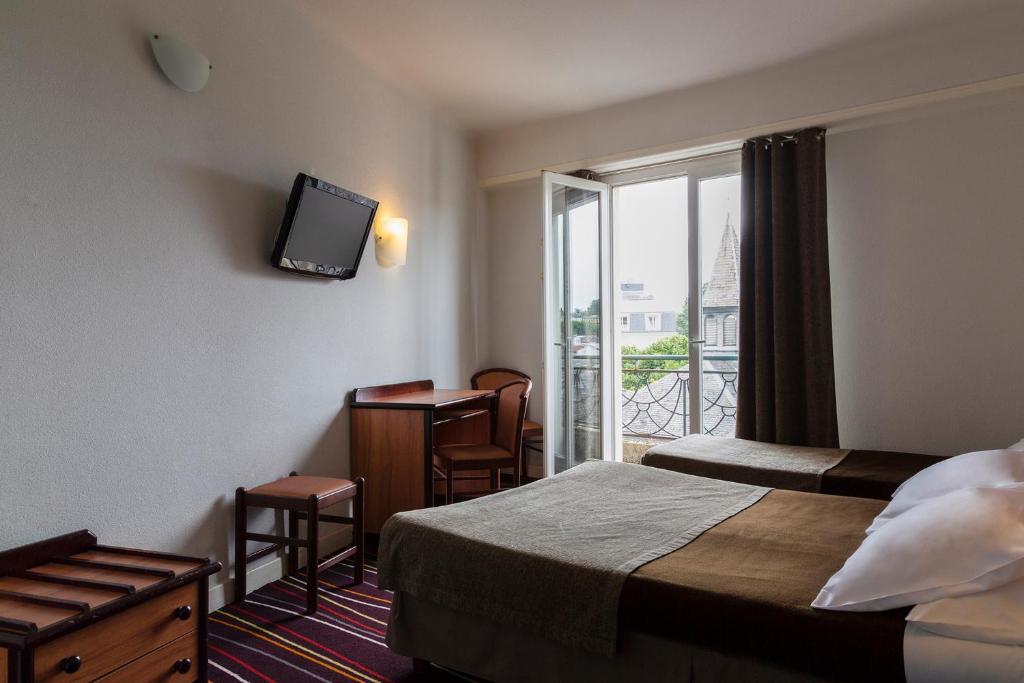 Postel nebo postele na pokoji v ubytování The Originals City, Hôtel Astoria Vatican, Lourdes