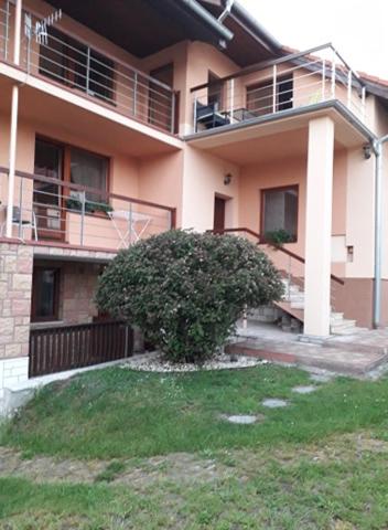 Budova, v ktorej sa apartmán nachádza