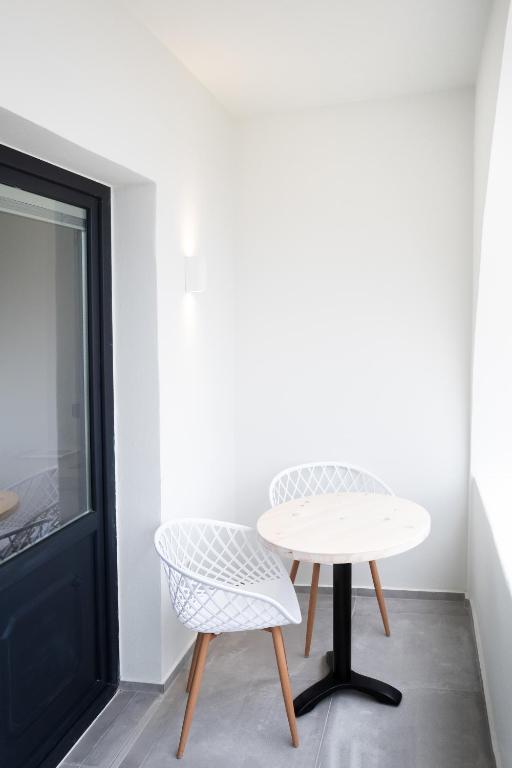 George & Joanna Suites Santorini - 4