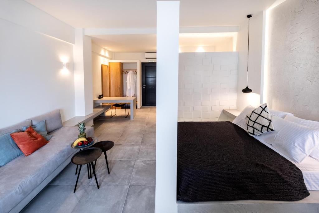 George & Joanna Suites Santorini - 12