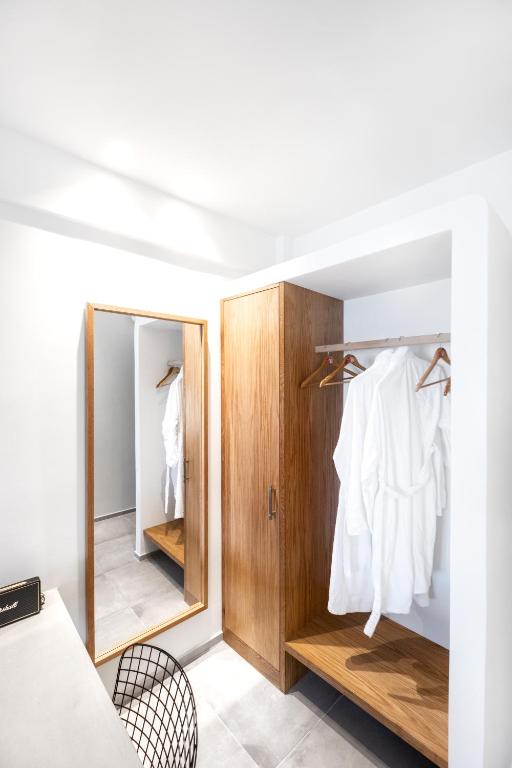 George & Joanna Suites Santorini - 7