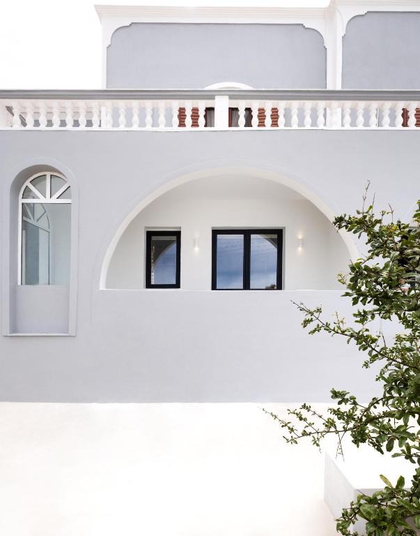 George & Joanna Suites Santorini - 15