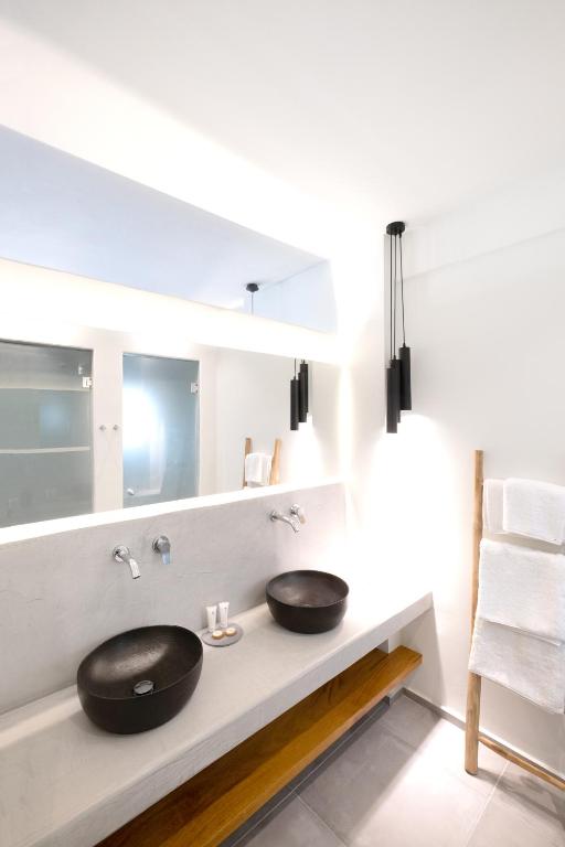 George & Joanna Suites Santorini - 13