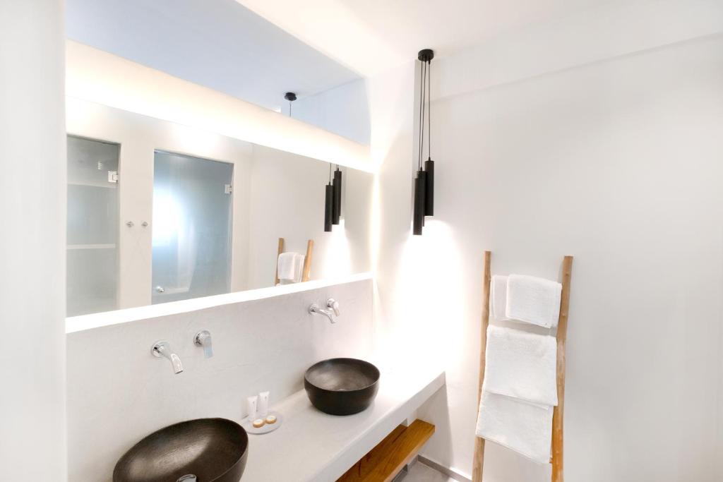 George & Joanna Suites Santorini - 18