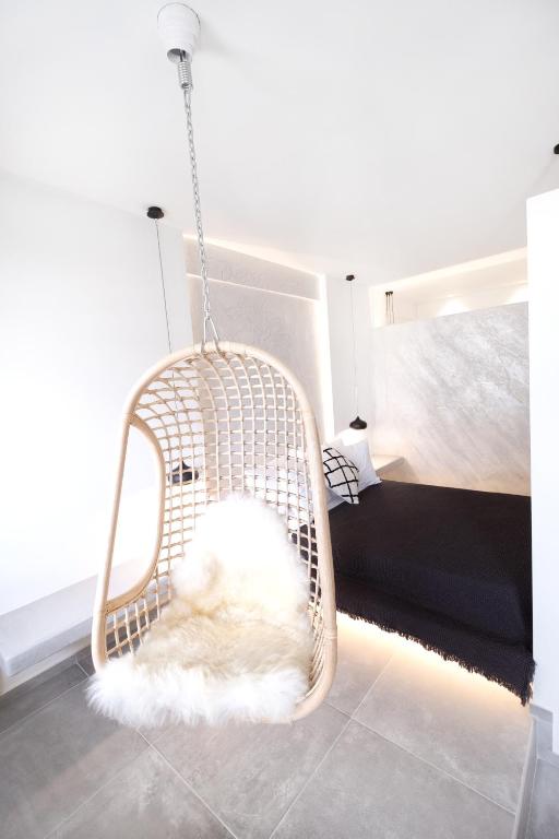 George & Joanna Suites Santorini - 11